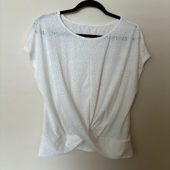 White eyelet pull on blouse, size XL.  Perfect for summer! - Picture 1 of 5